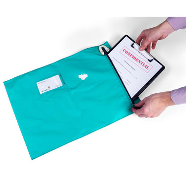 Flat Mailing Wallet CVF T2 Green in Action